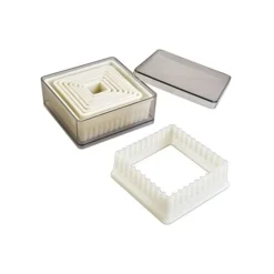 9 Découpoirs Carres Canneles Assortis